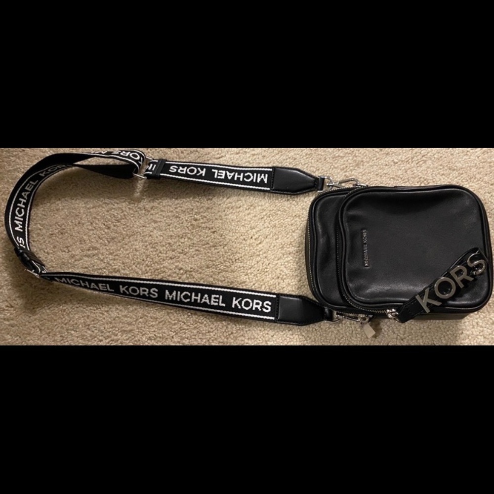 Cute Michael Kors bag in great condition!